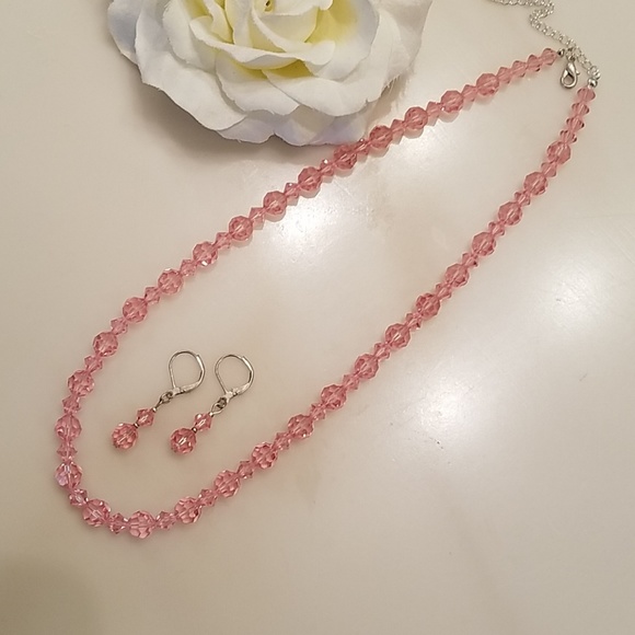 πΊ!HOST PICK!πΊ CRYSTAL PINK NECKLACE & EARRINGS - Picture 2 of 4